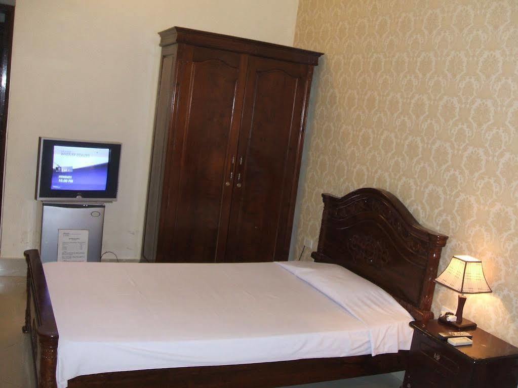 Khách sạn Camellia 6 *