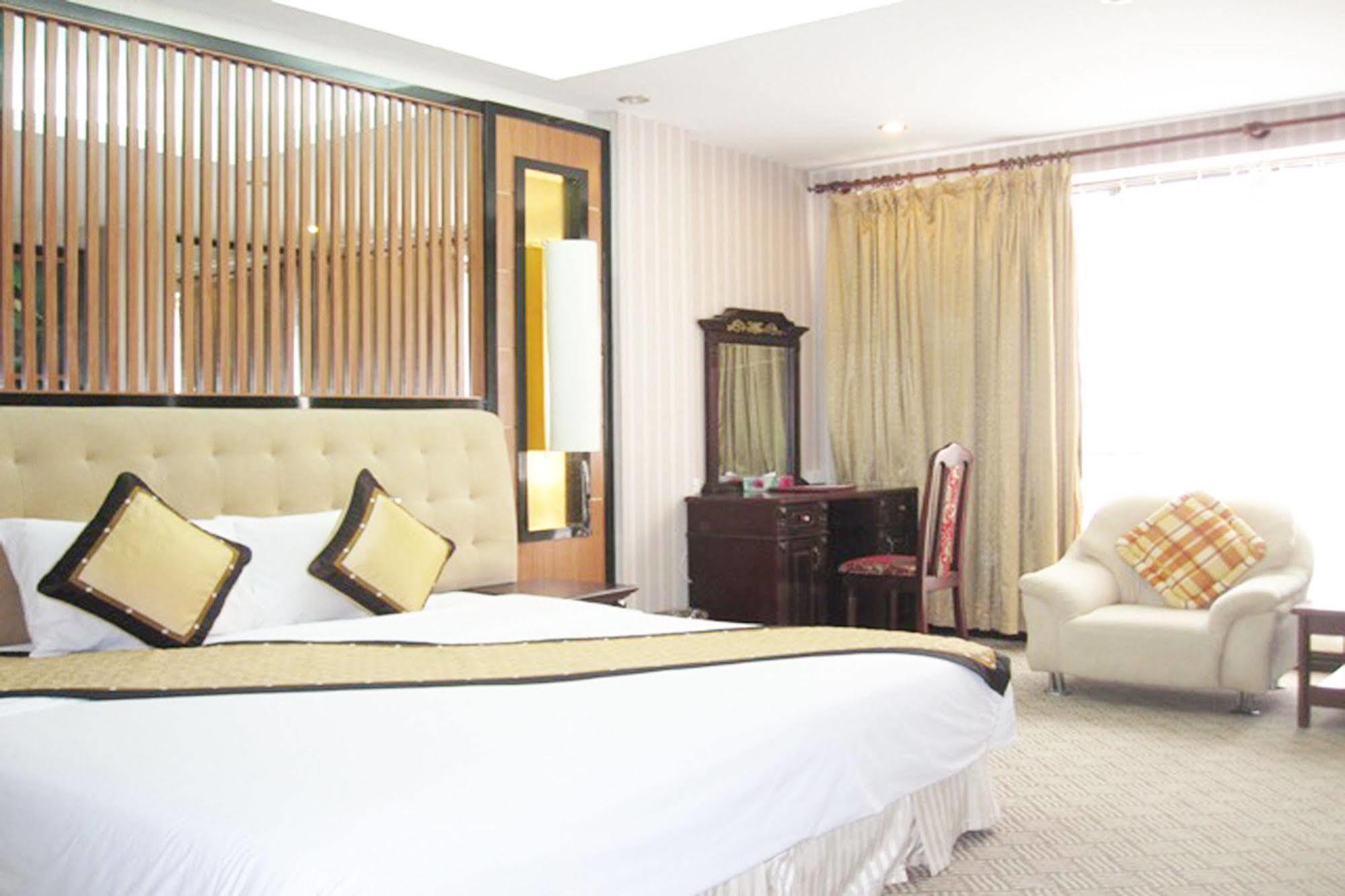 Oasis Hotel Hanoi