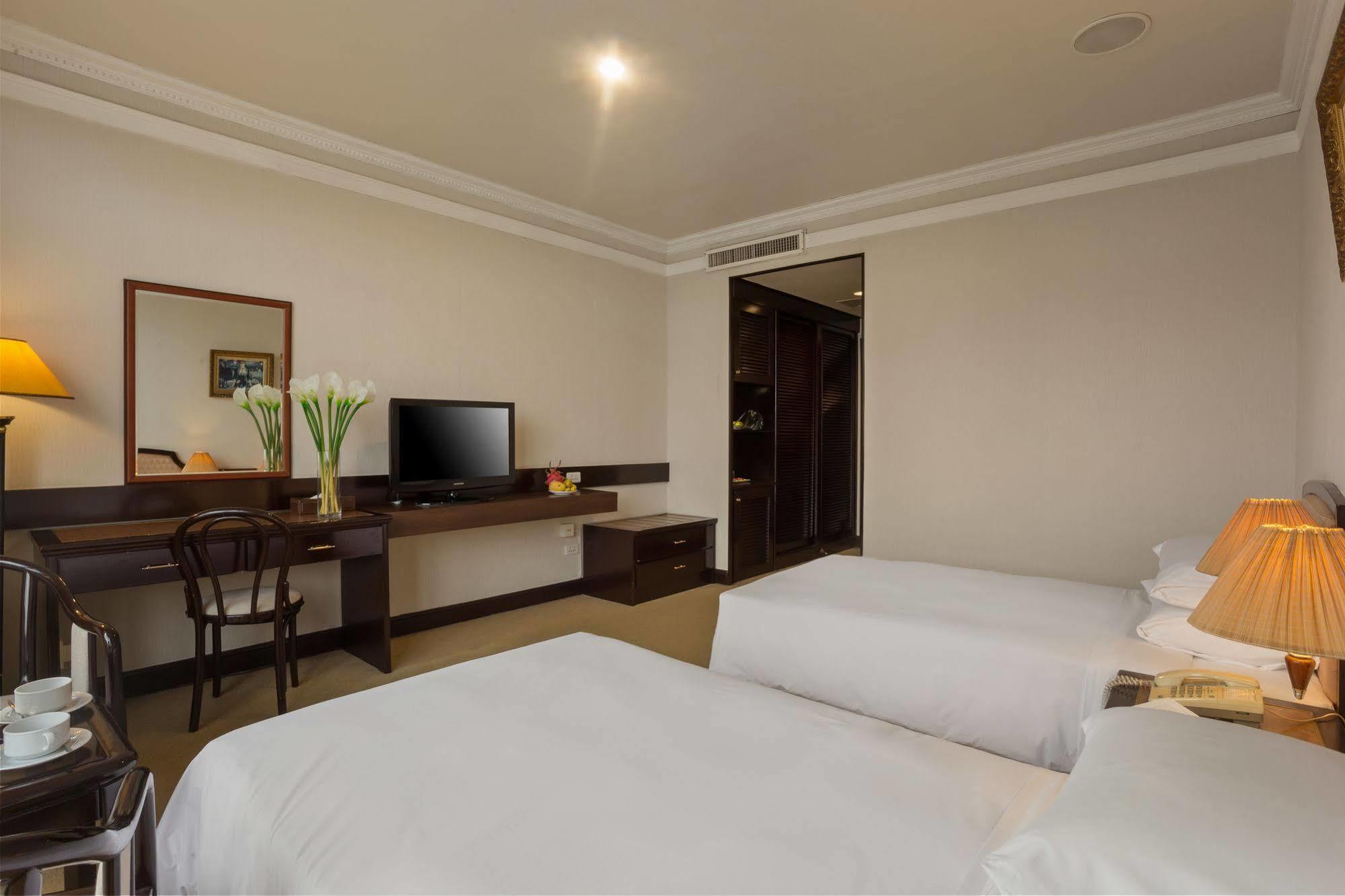 Side 4* Hanoi