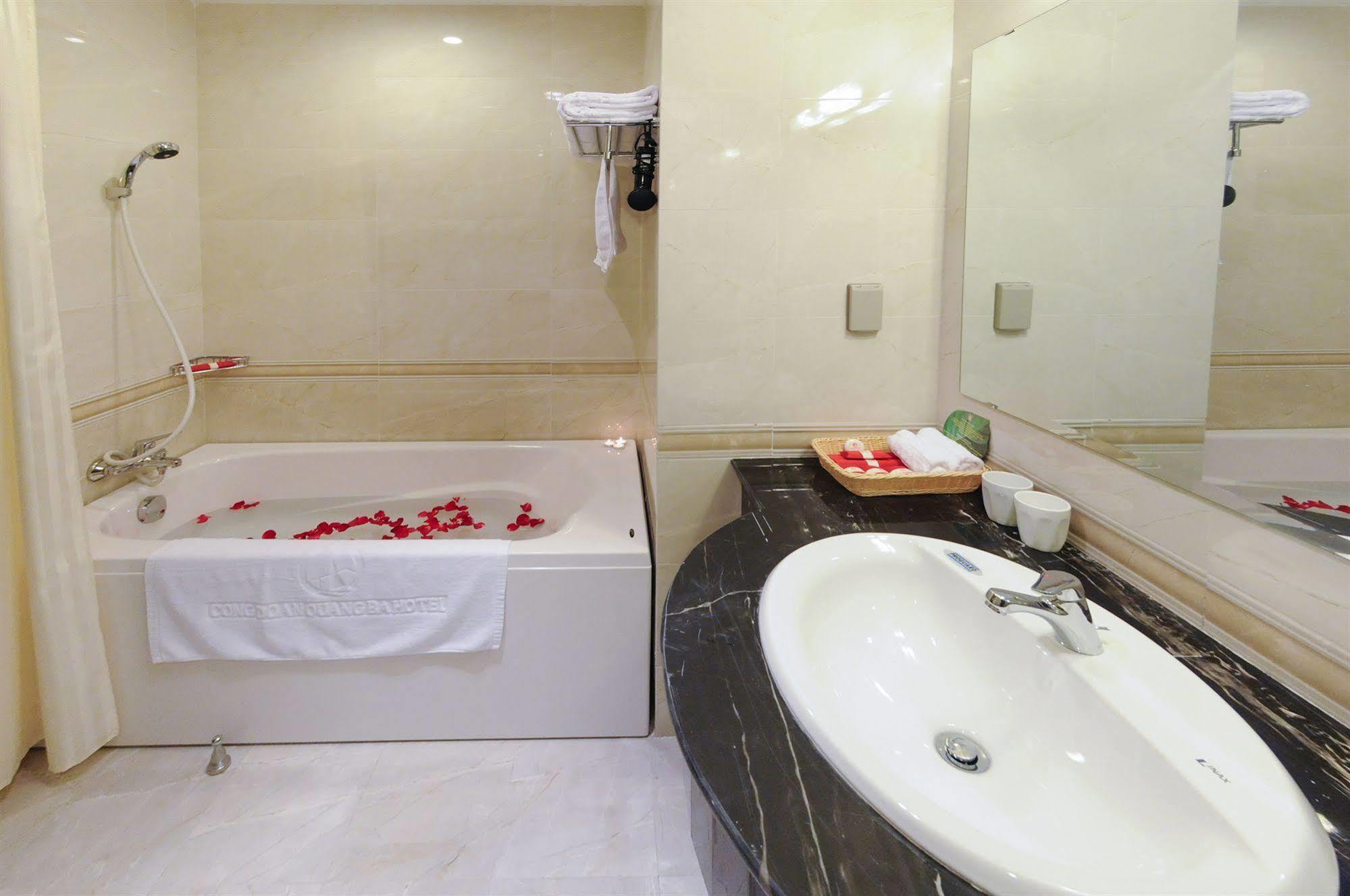 Hotel Khach San Cong Doan Quang Ba 3*