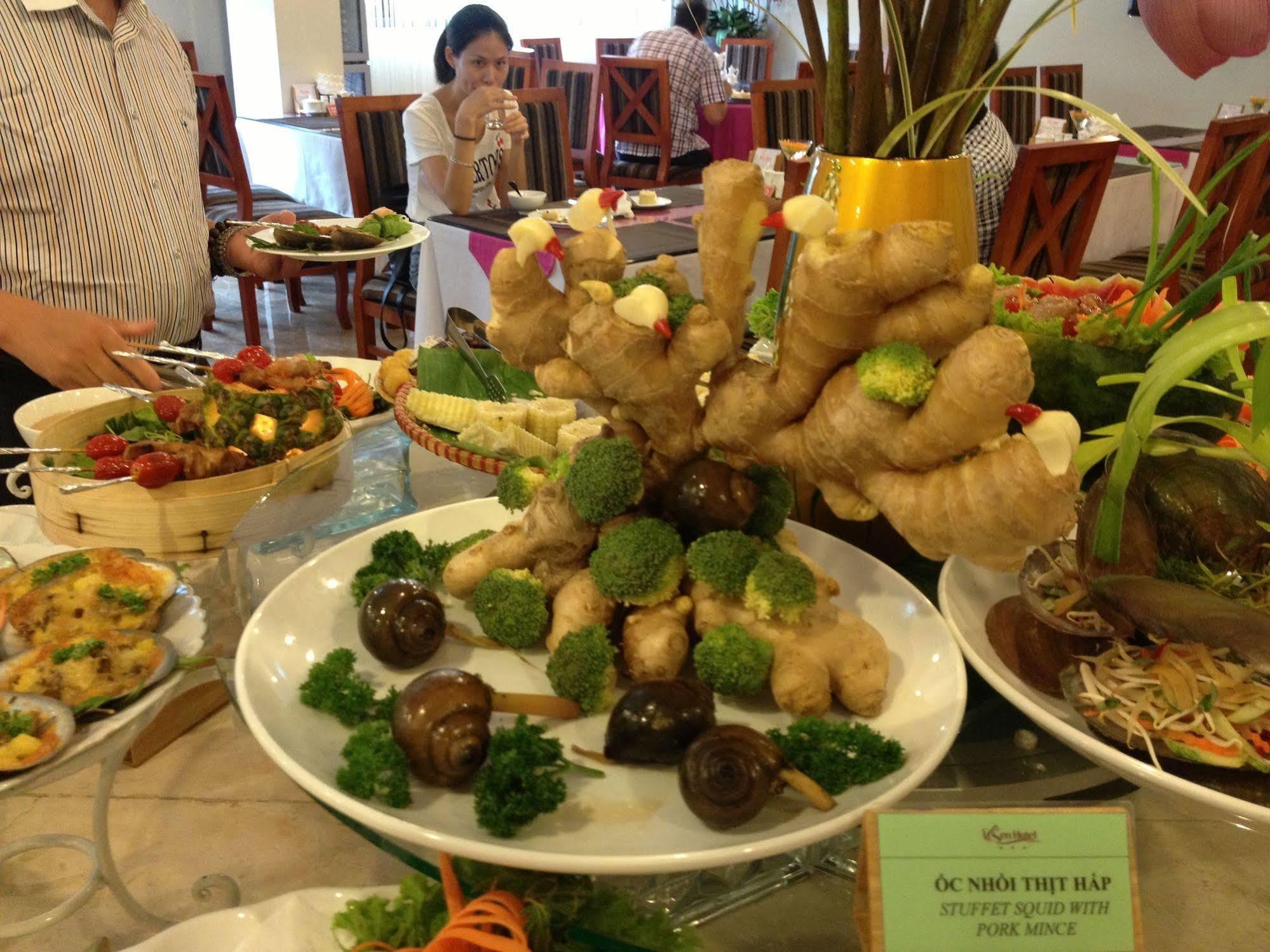 Sen Khách sạn Hà Nội