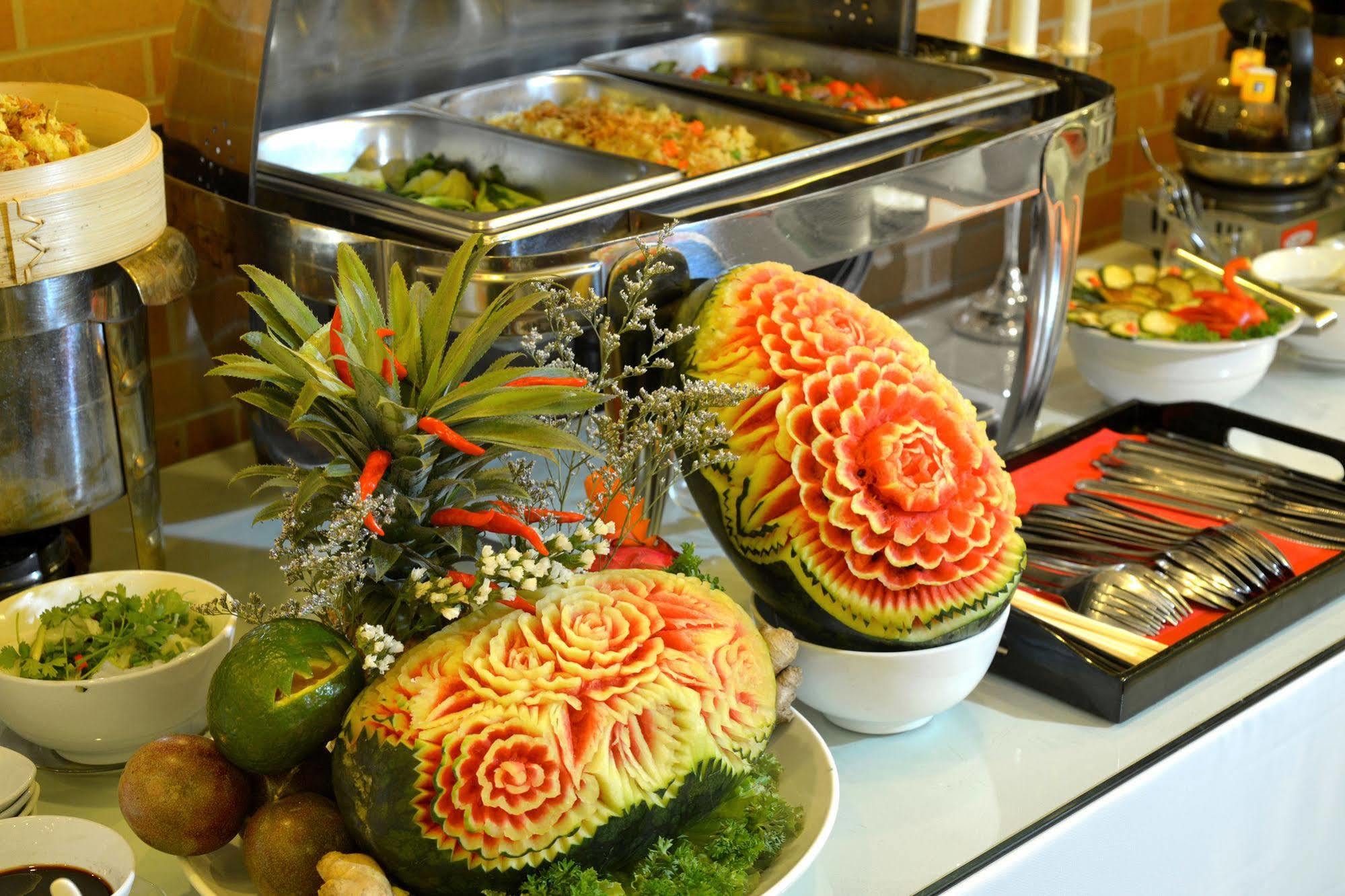 Khách sạn Golden Palace 3*