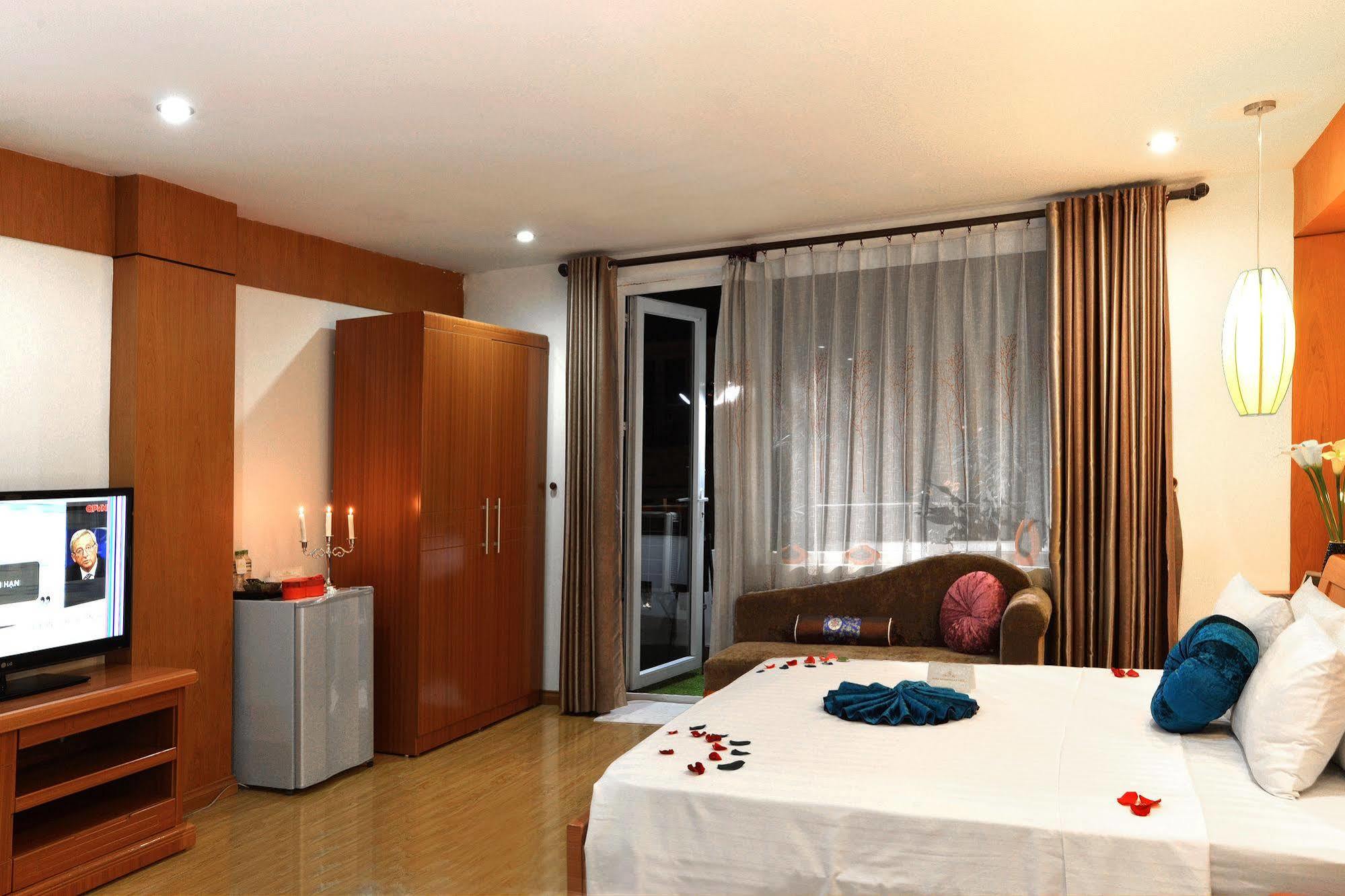 Golden Palace Khách sạn 3*