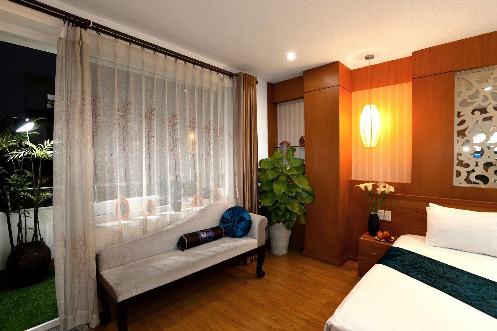 Golden Palace Khách sạn 3*
