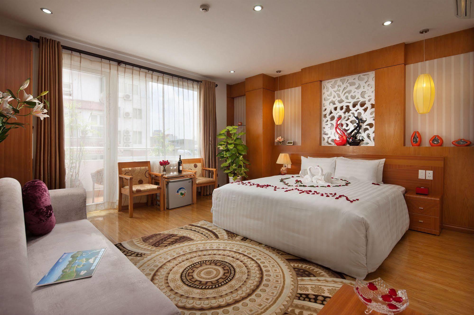 Golden Palace Khách sạn 3*