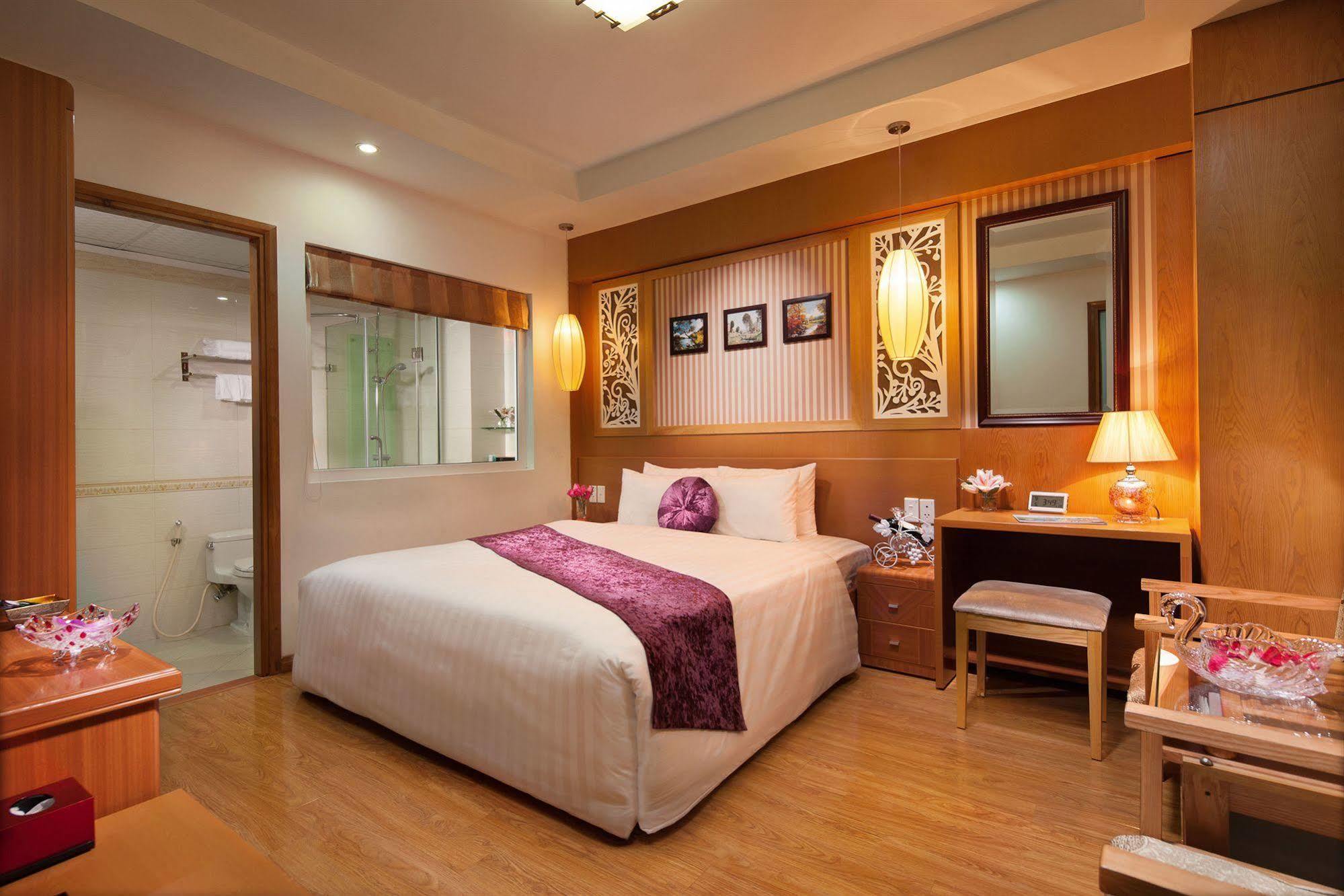 Golden Palace Khách sạn 3*