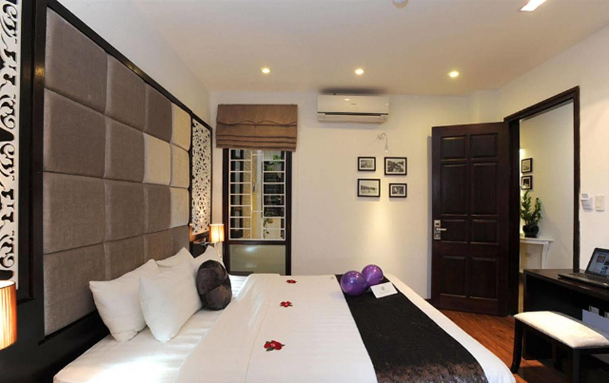 Hotel Glance