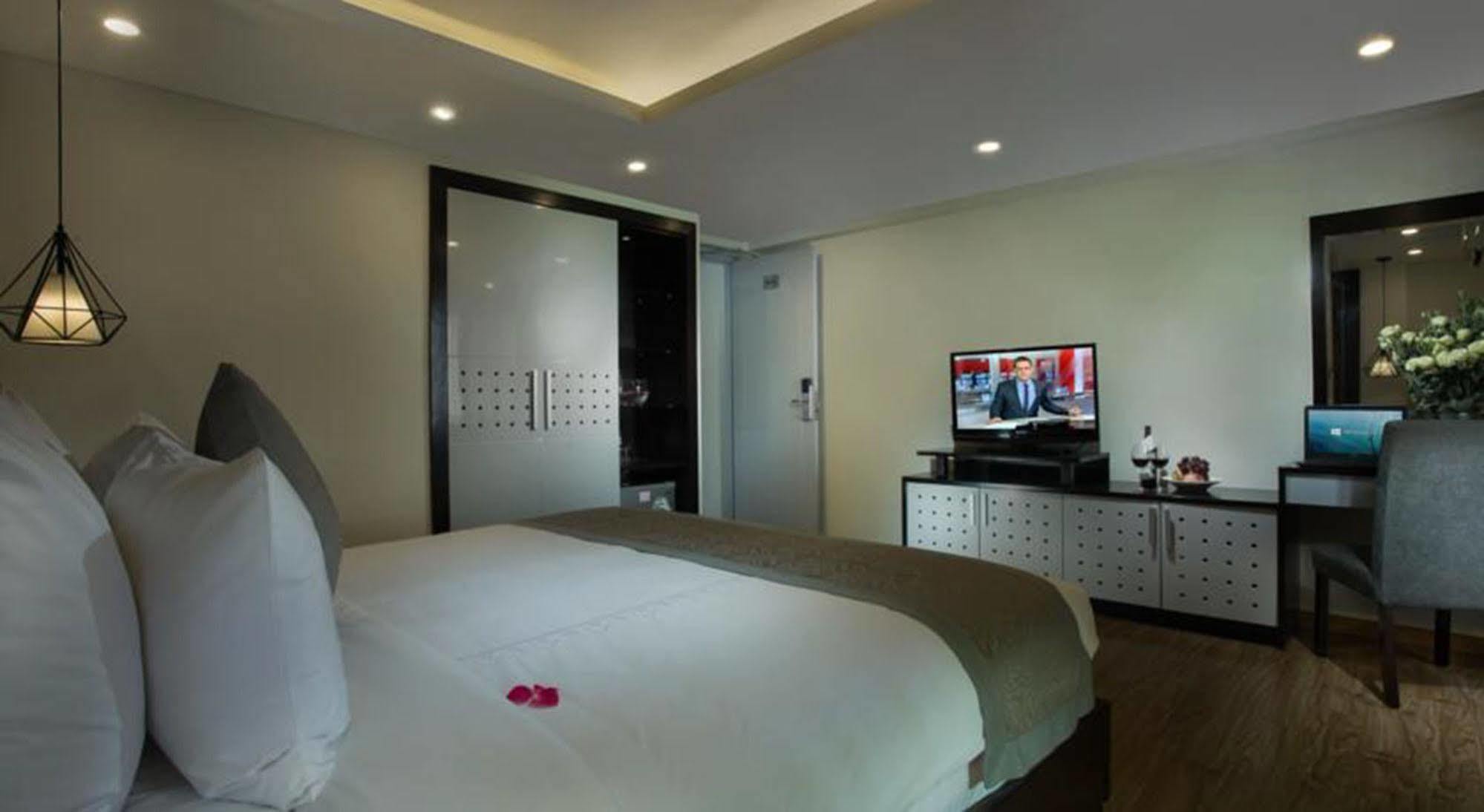 Dragon Boutique 3*