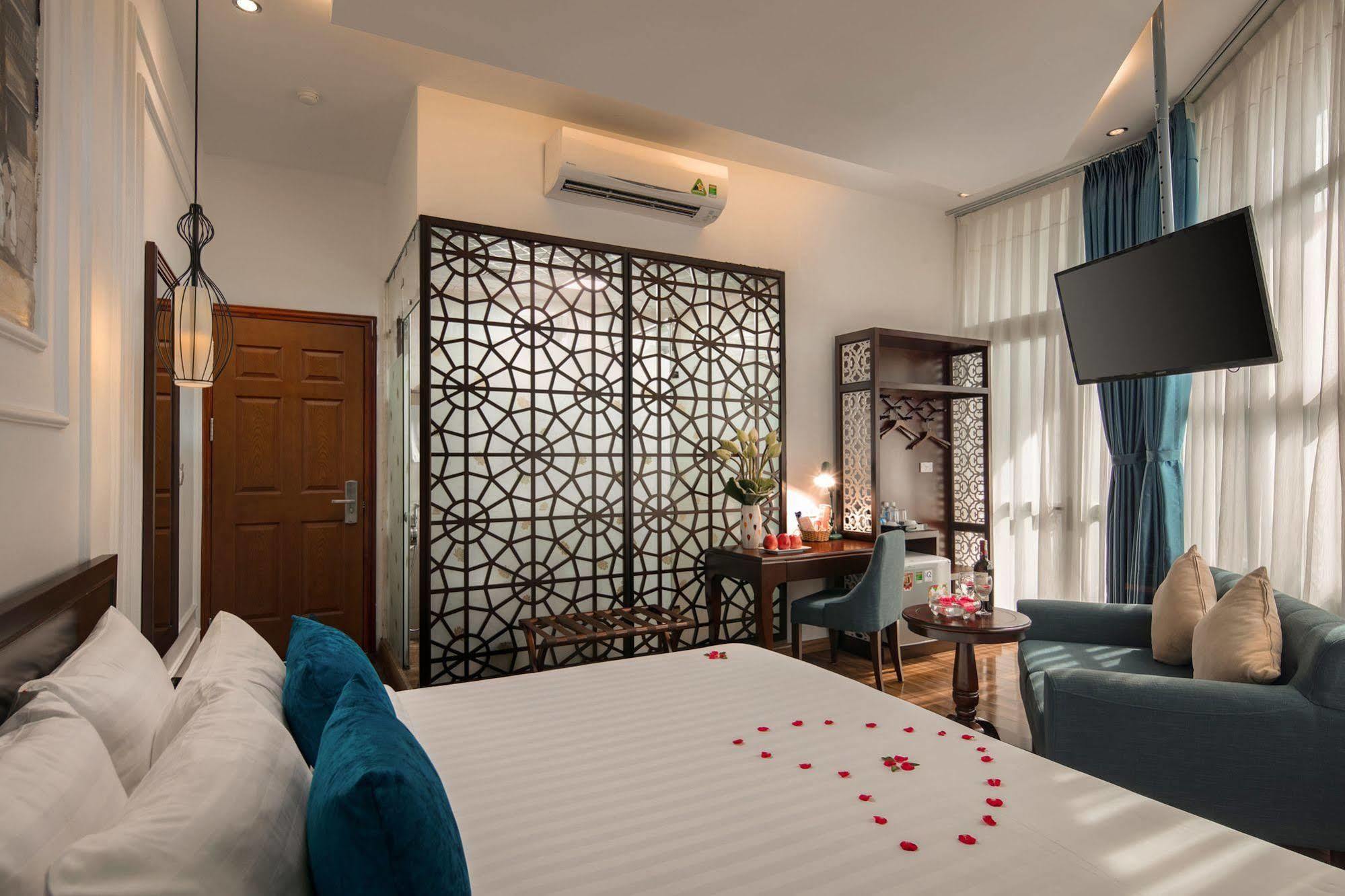 Chic Boutique 3*