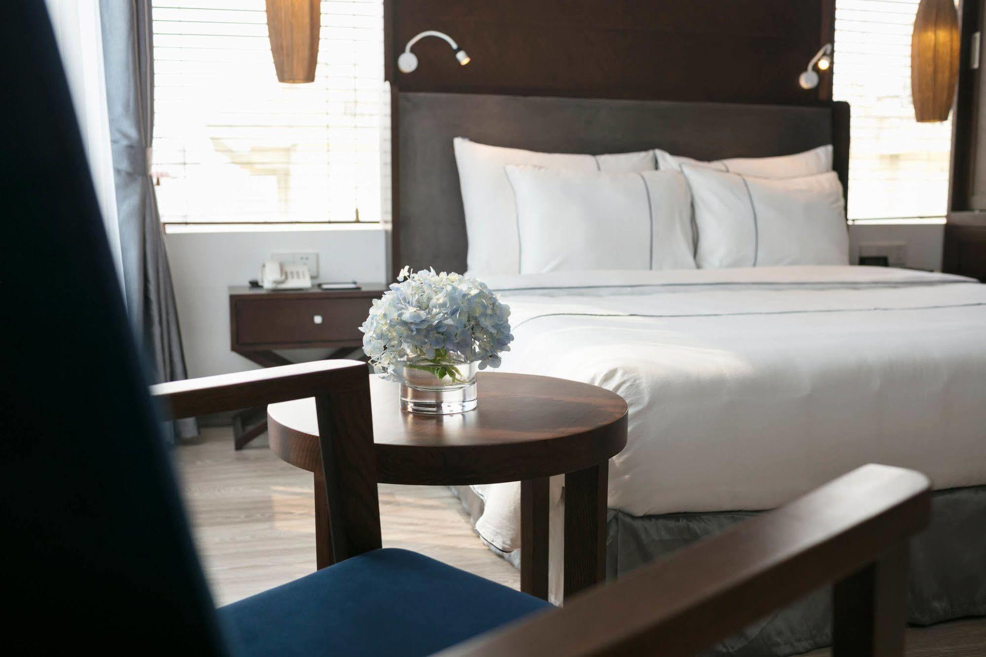 Bonsella Hotel 4*
