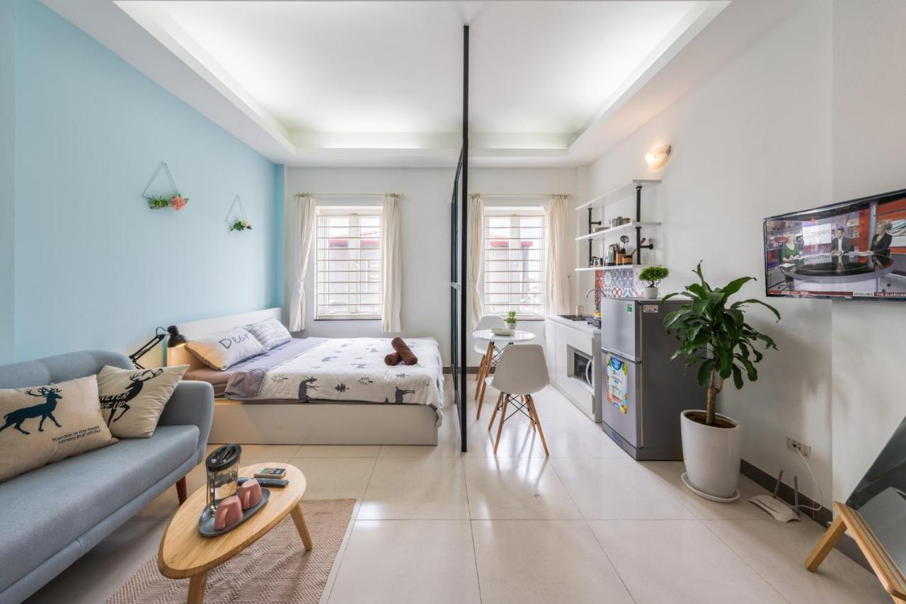 Sazi Homestay 97 Van Cao Building Hanoi