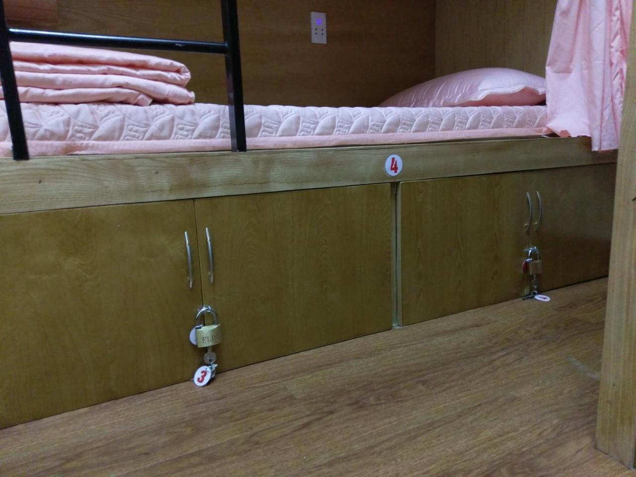 Capsule hotel Capsule *
