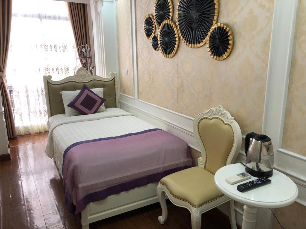 Viola Royal & Hanoi