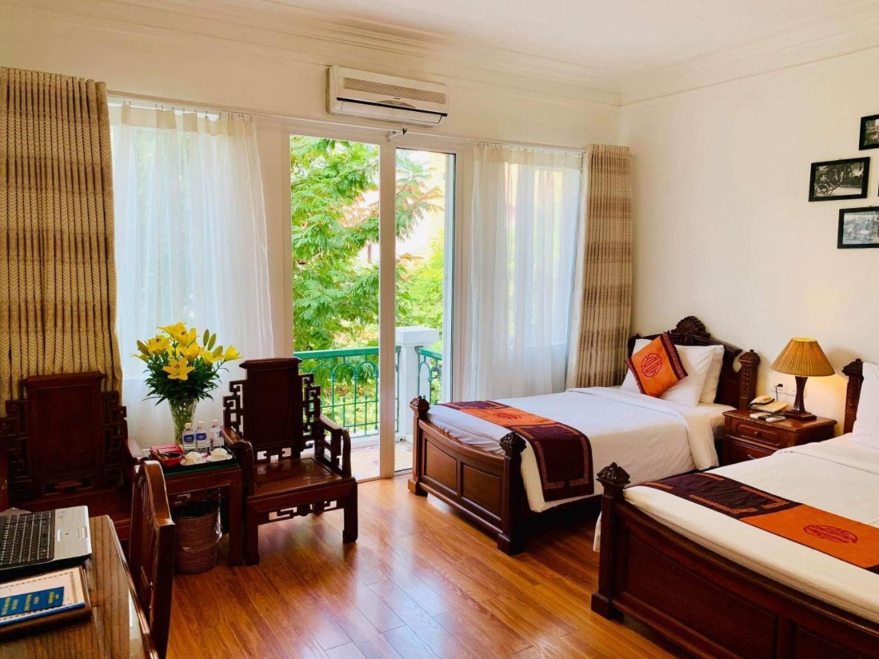 Phoenix Palace &