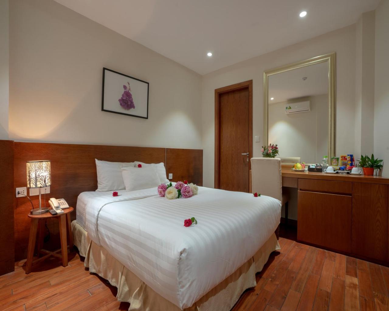 Hotel Hovi Universal - My Hanoi