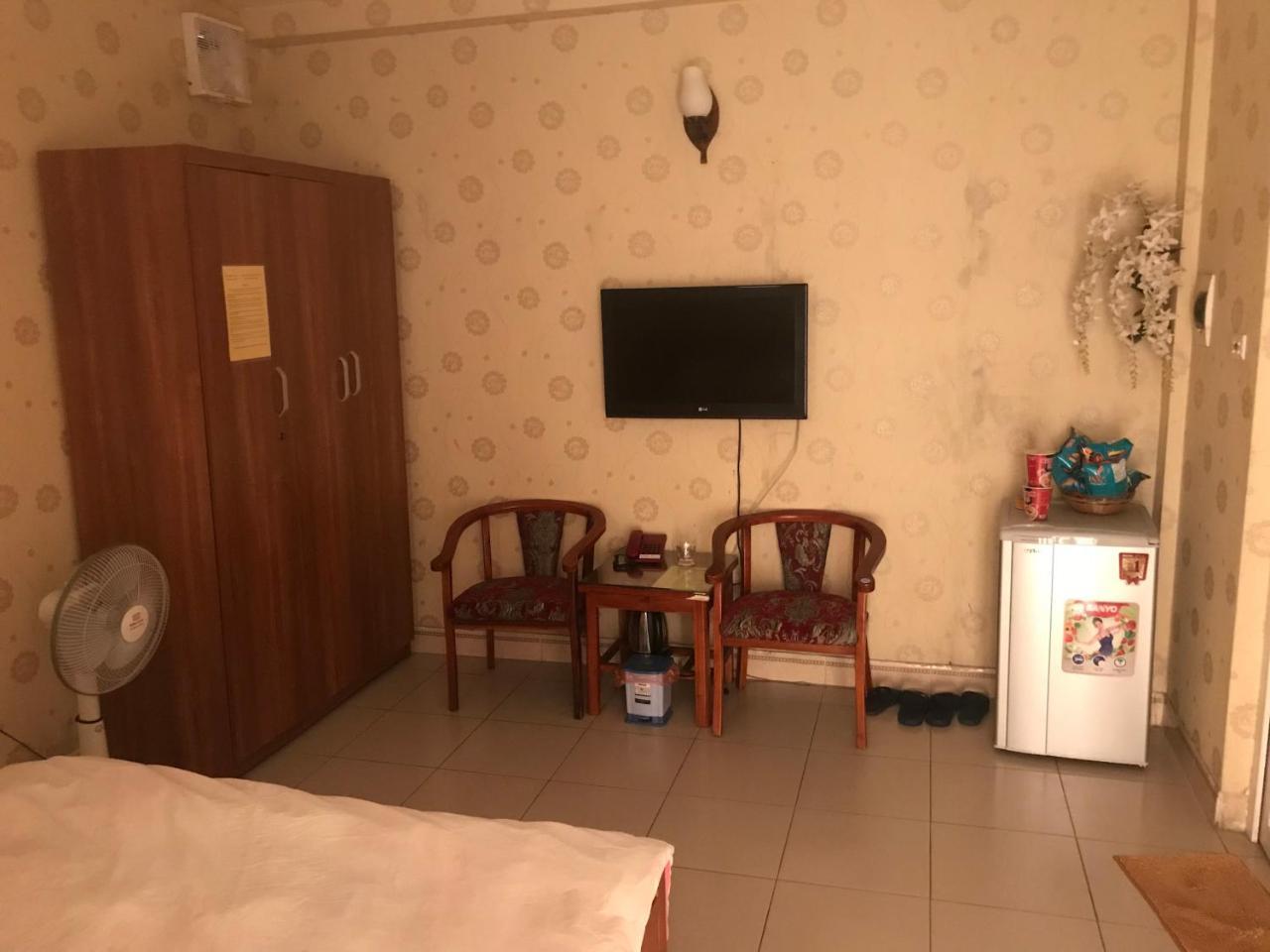 Khách sạn tình yêu Spot On 693 Hoàng Long Hà Nội