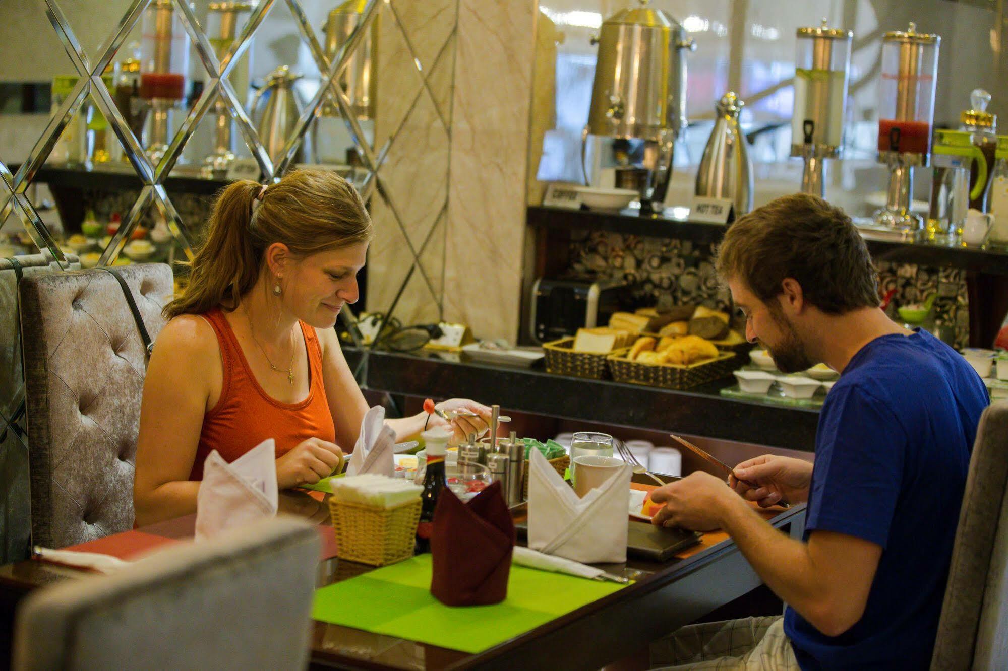 Ambassador & Travel Hotel 3*
