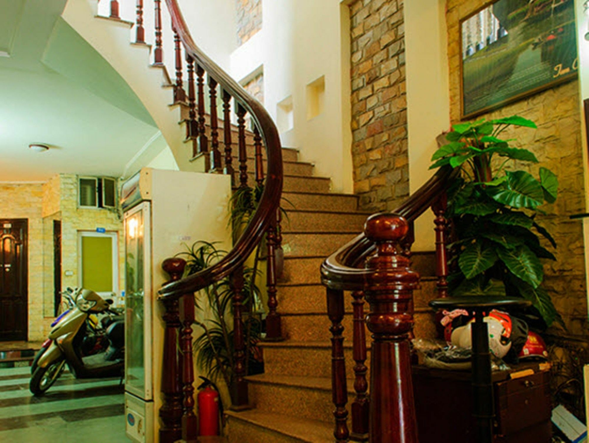 A25 - 197 Thanh Nhan Hotel 2*