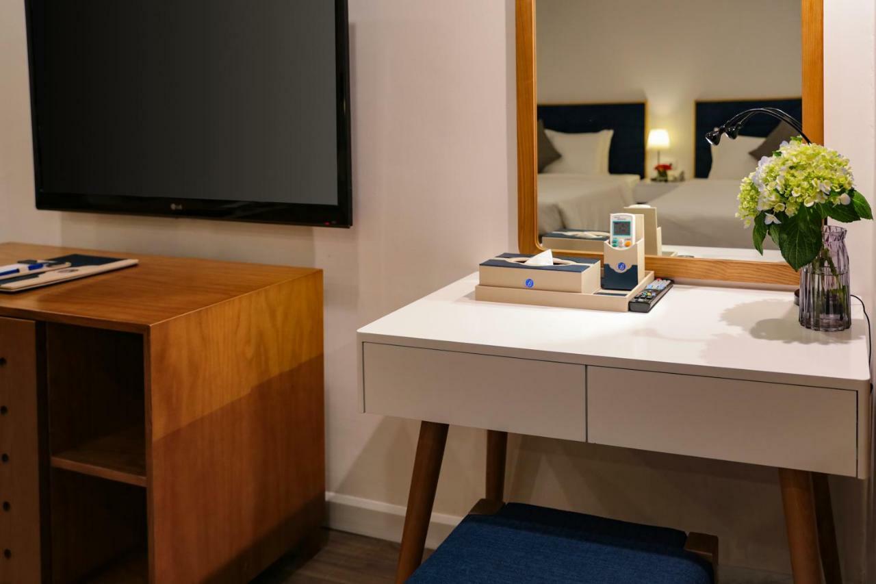 Backpackers & Rooftop Bar 3*