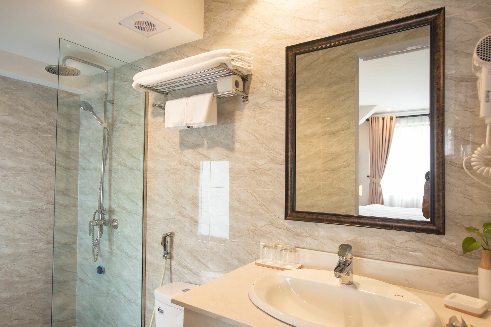 Dinh Elegant 3* Hanói