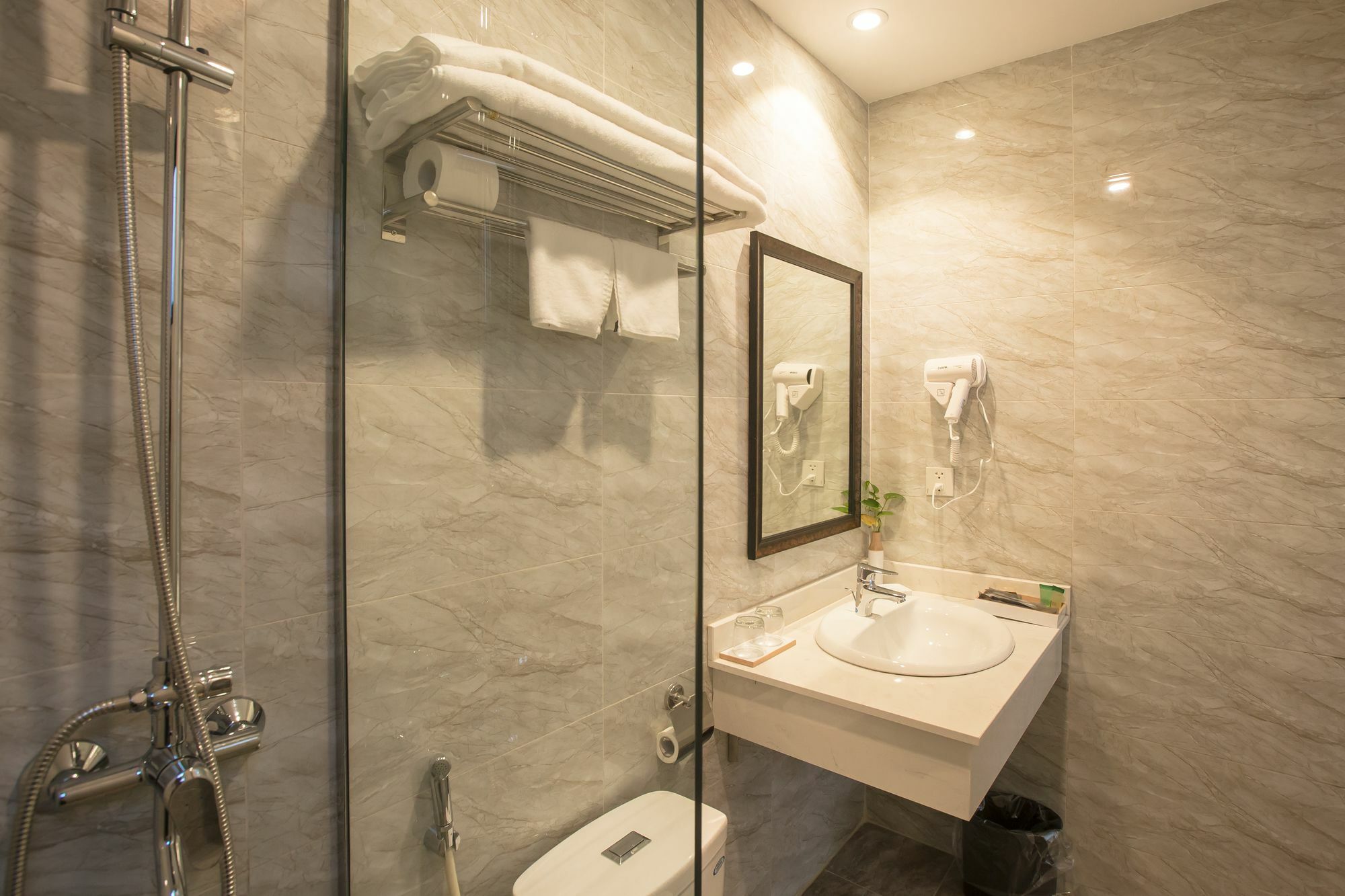 Dinh Elegant 3* Hanói