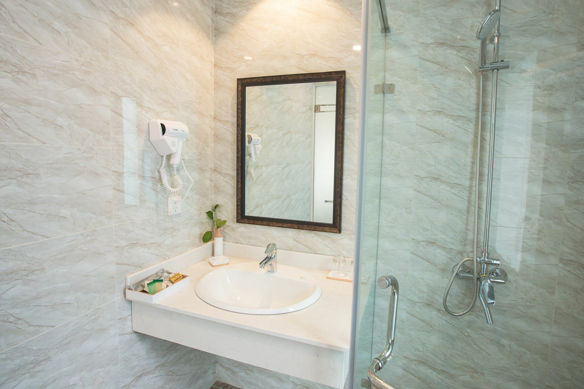 Dinh Elegant Hotel Hanói