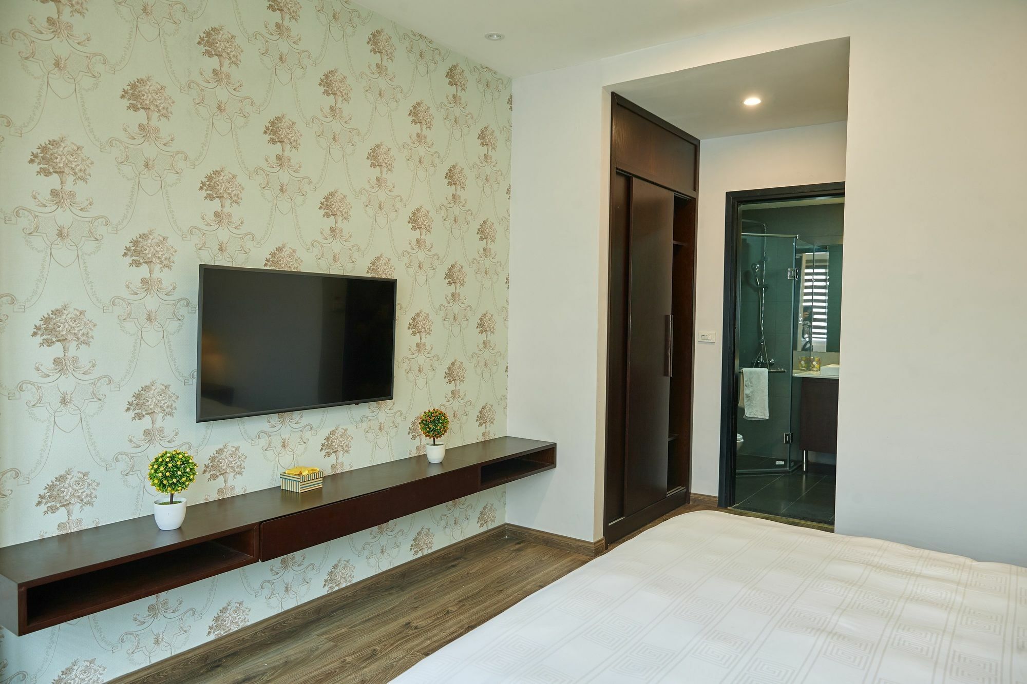 Ruby West Apartment *