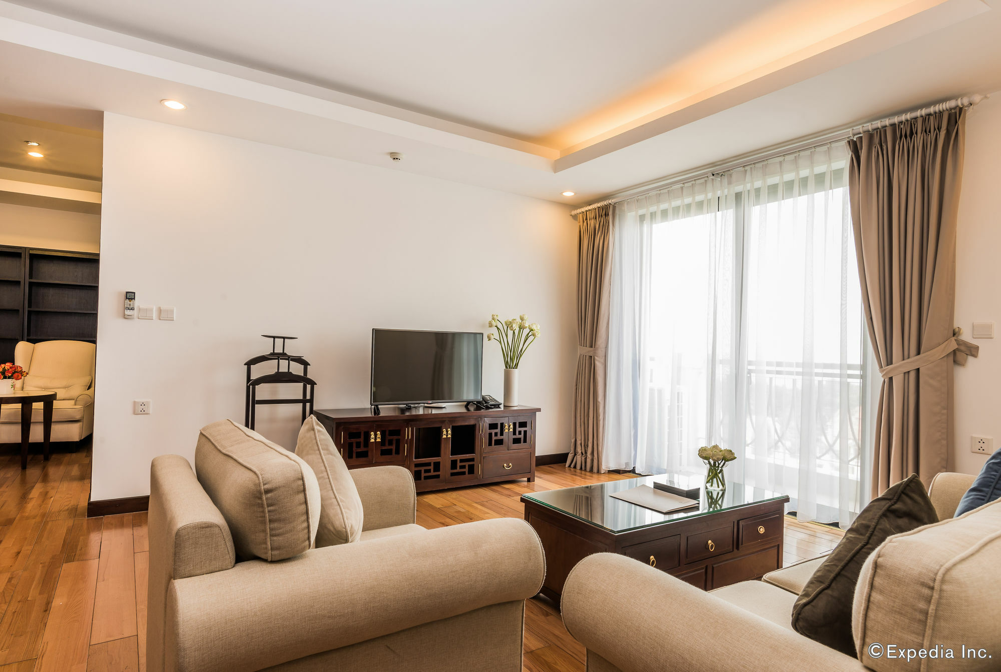 Elegant Hồ Tây 5* Hà Nội