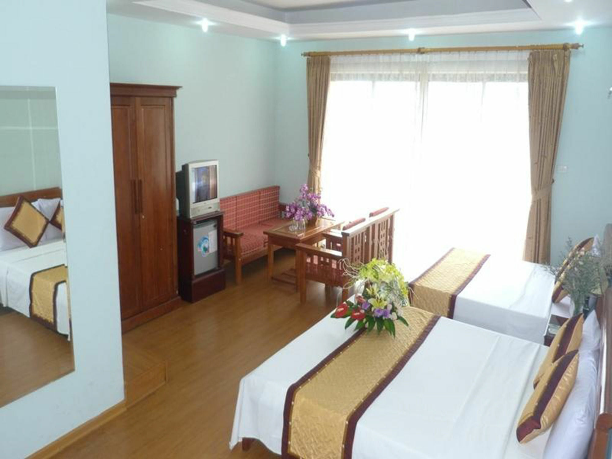 Camellia Hotel *