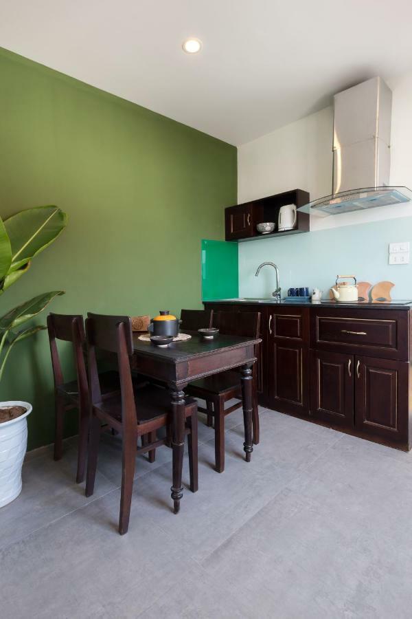 Centraltique Downtown - Bespoke Colonial House Near Hoan Kiem