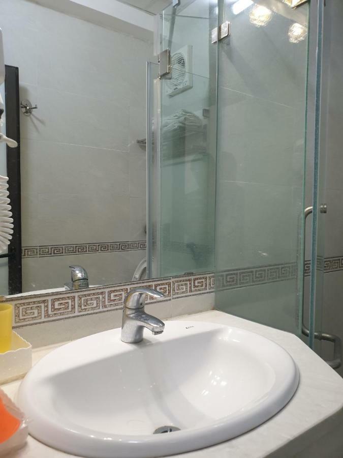 Khach San Moza Hotel 2*