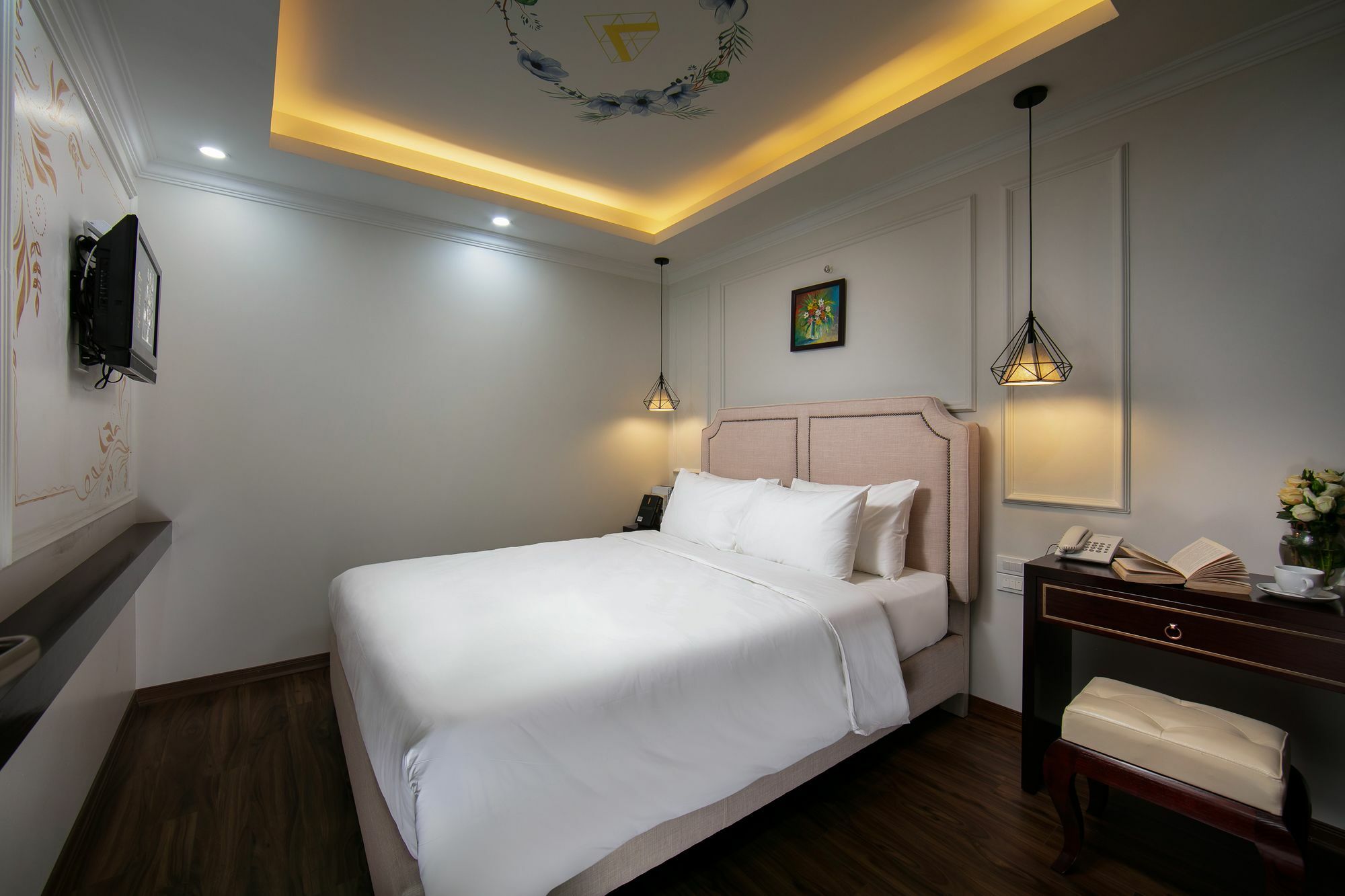 Golden Legend Palace & Travel Hotel