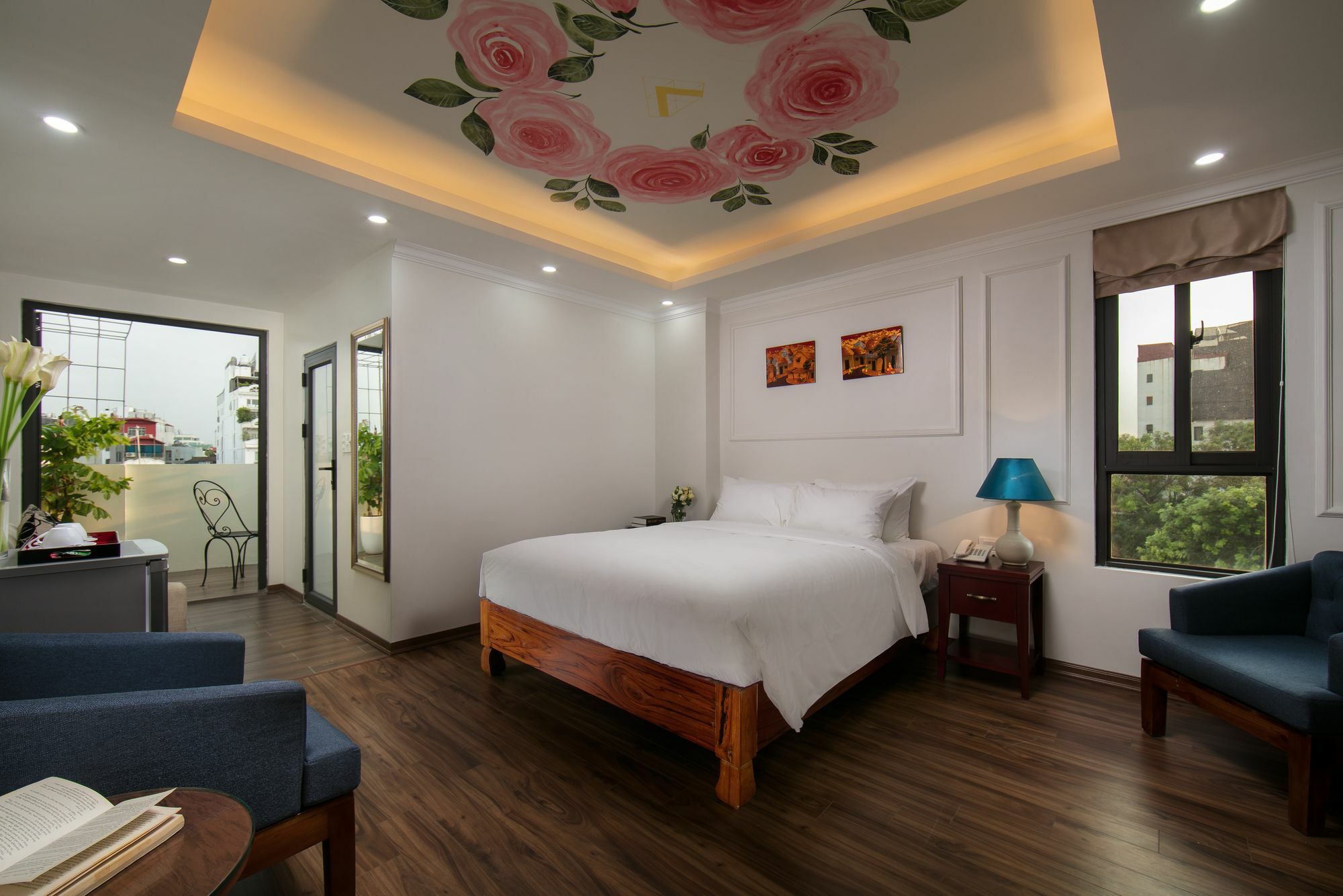 Golden Legend Palace & Travel Hotel 3*