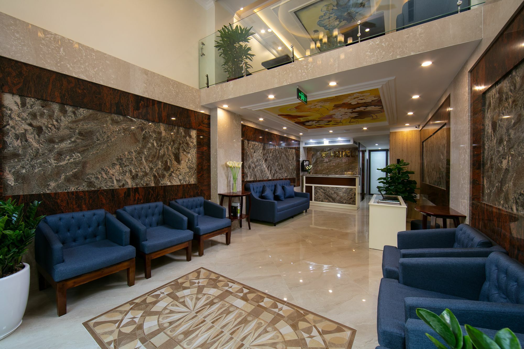 Hotel Golden Legend Palace & Travel