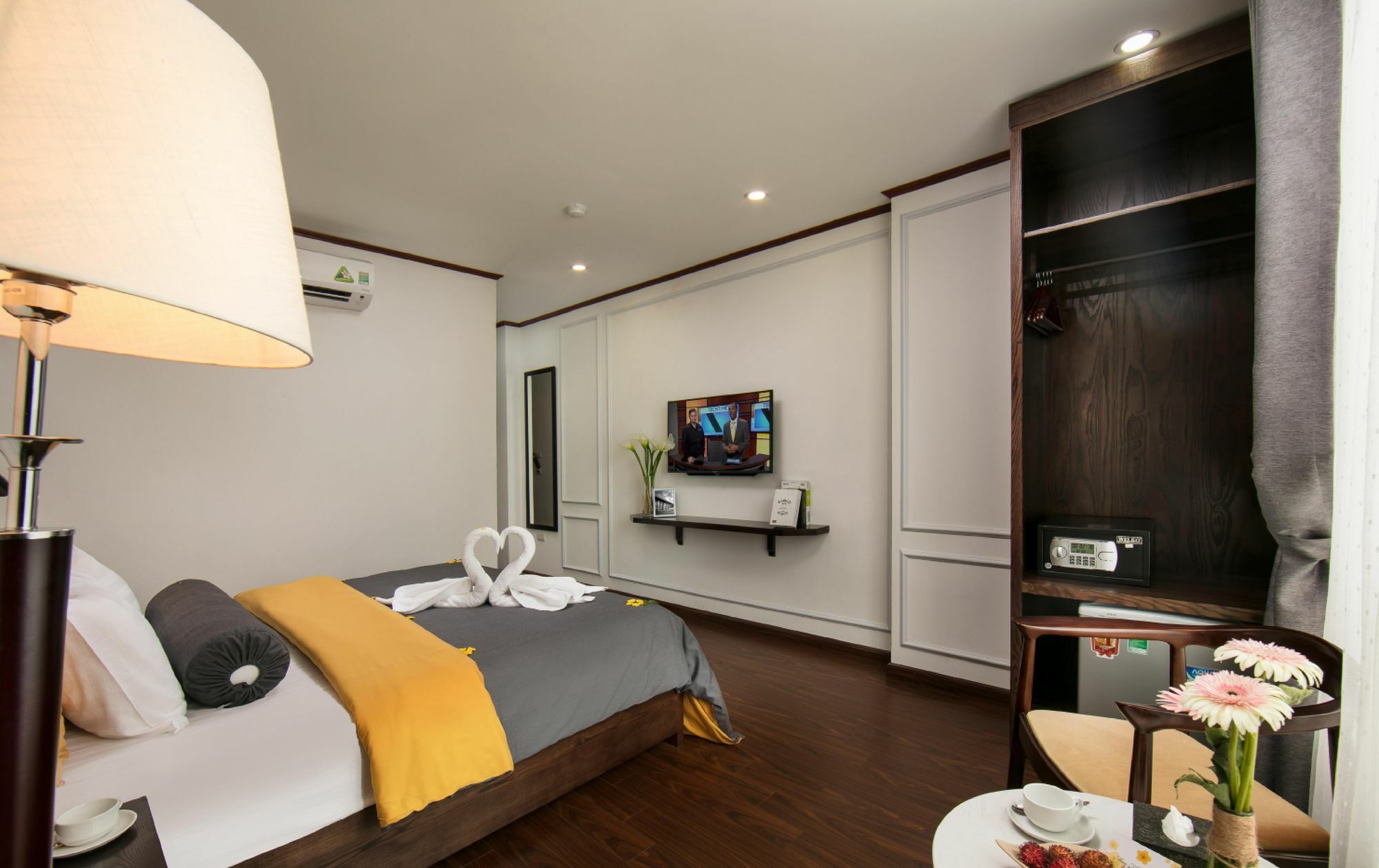Mayflower Hotel- Old Quarter Hanoi