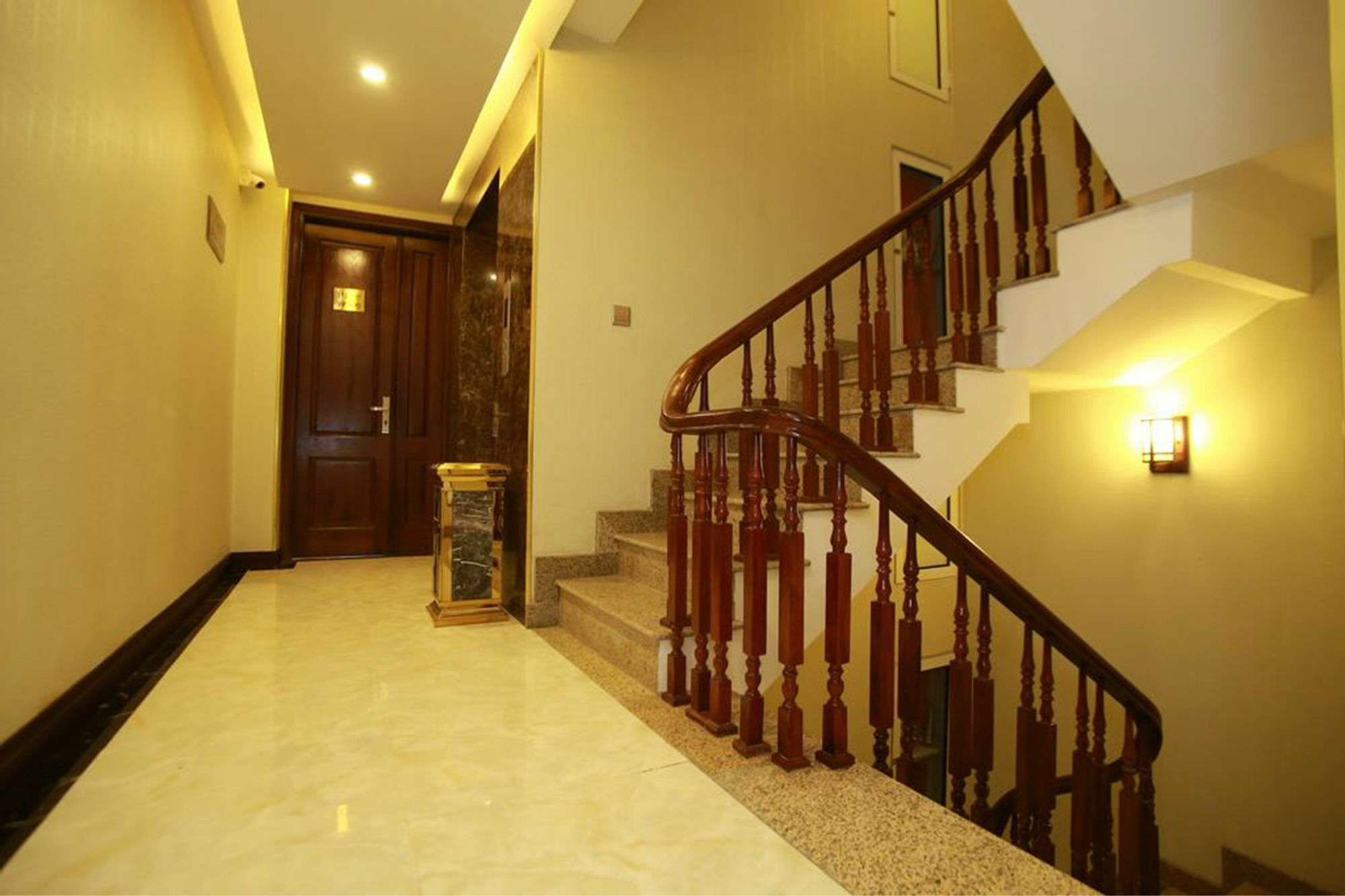 Aparthotel Mayfair & Hanoi