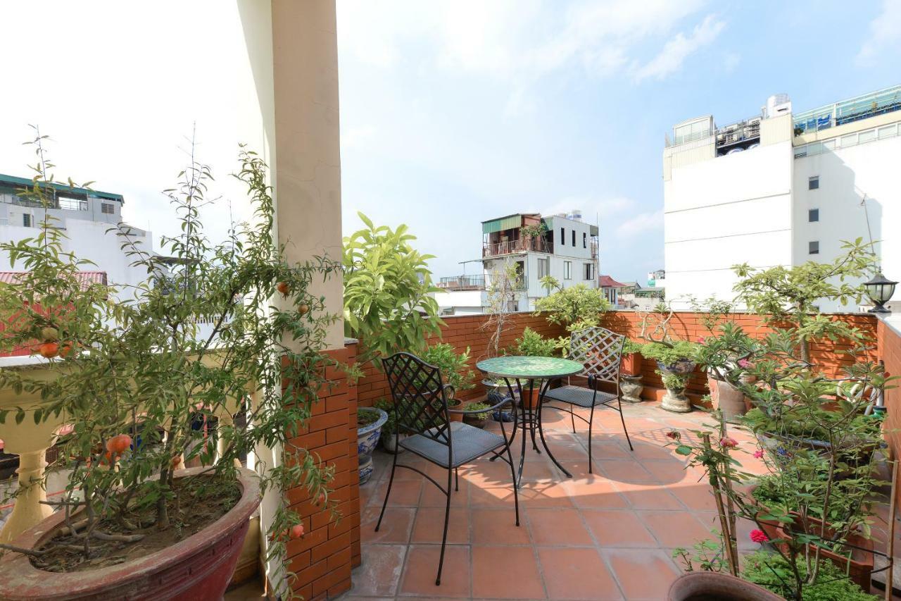 Lucky 2 & Travel Hotel 3*