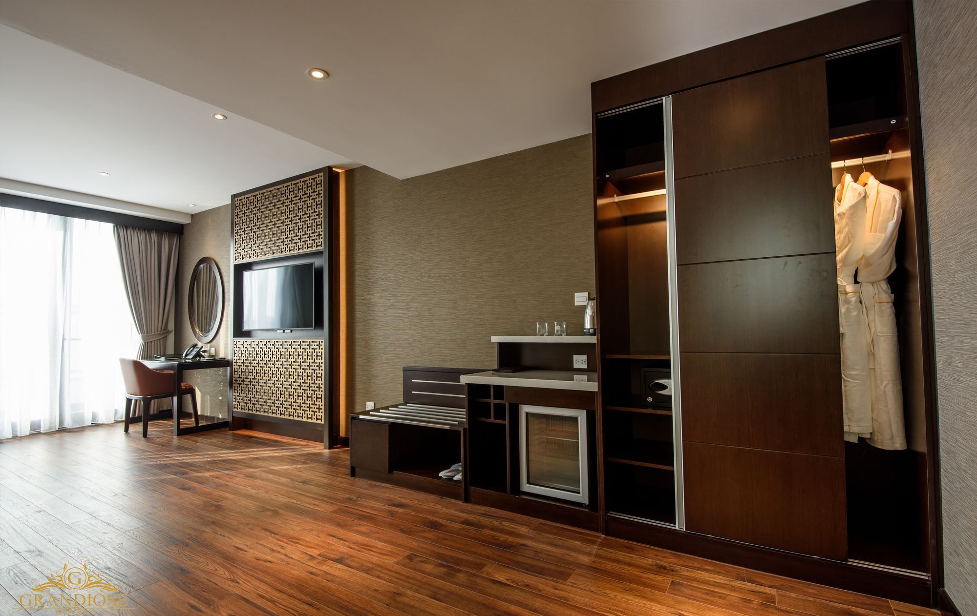 Hotel Grandiose & Hanoi