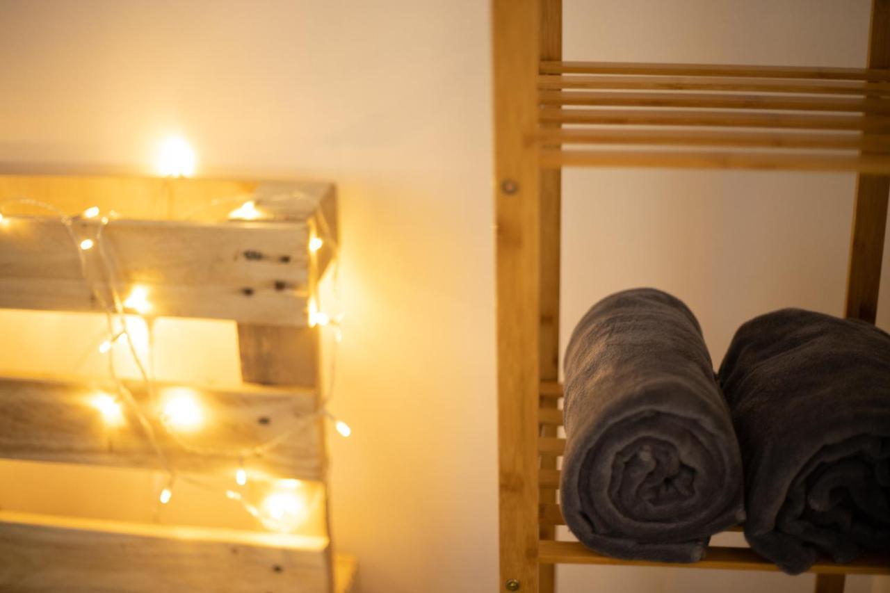 Buzz 2 Bedroom In Old Quarter With Balcony Apartment Hanoi