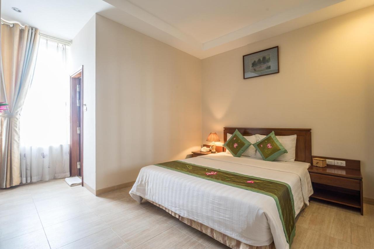 Hotel Ngan Ha Long Bien