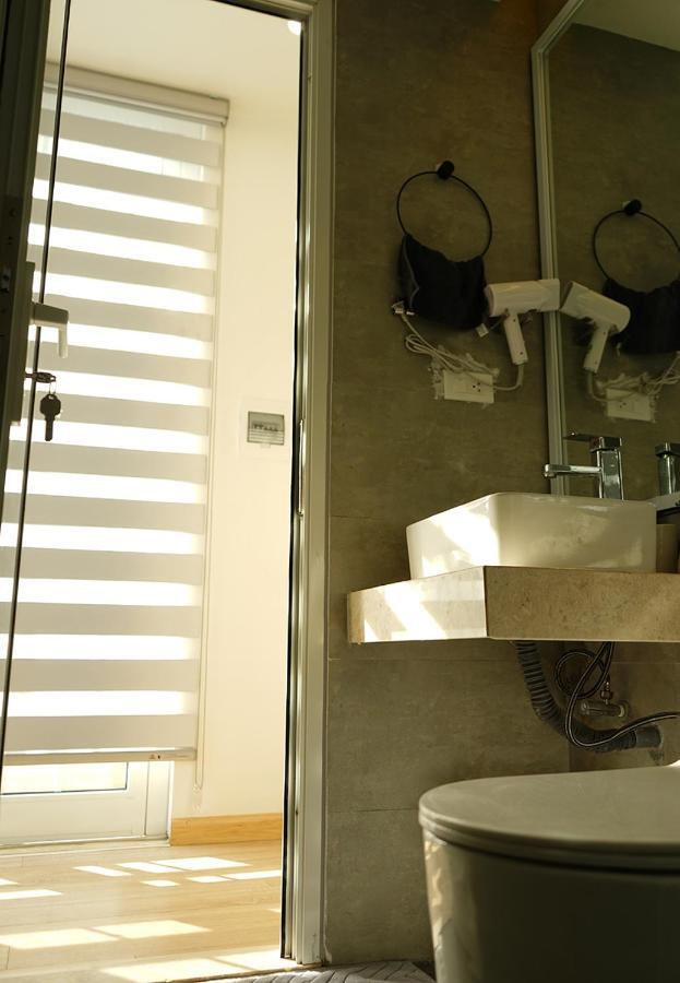 Lyn House - Service Hoang Quoc Viet * Hanoi