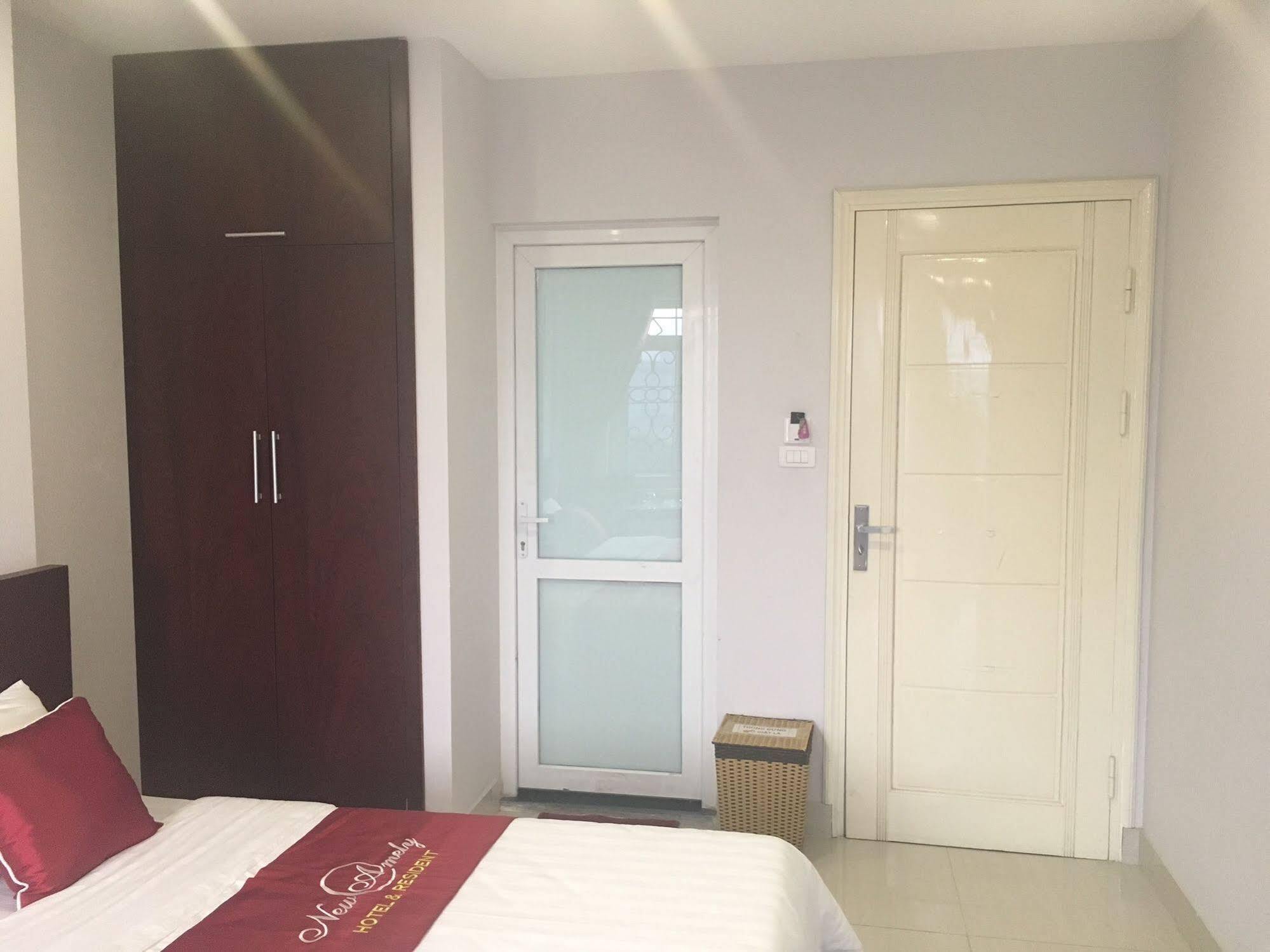 Khách sạn New Amely