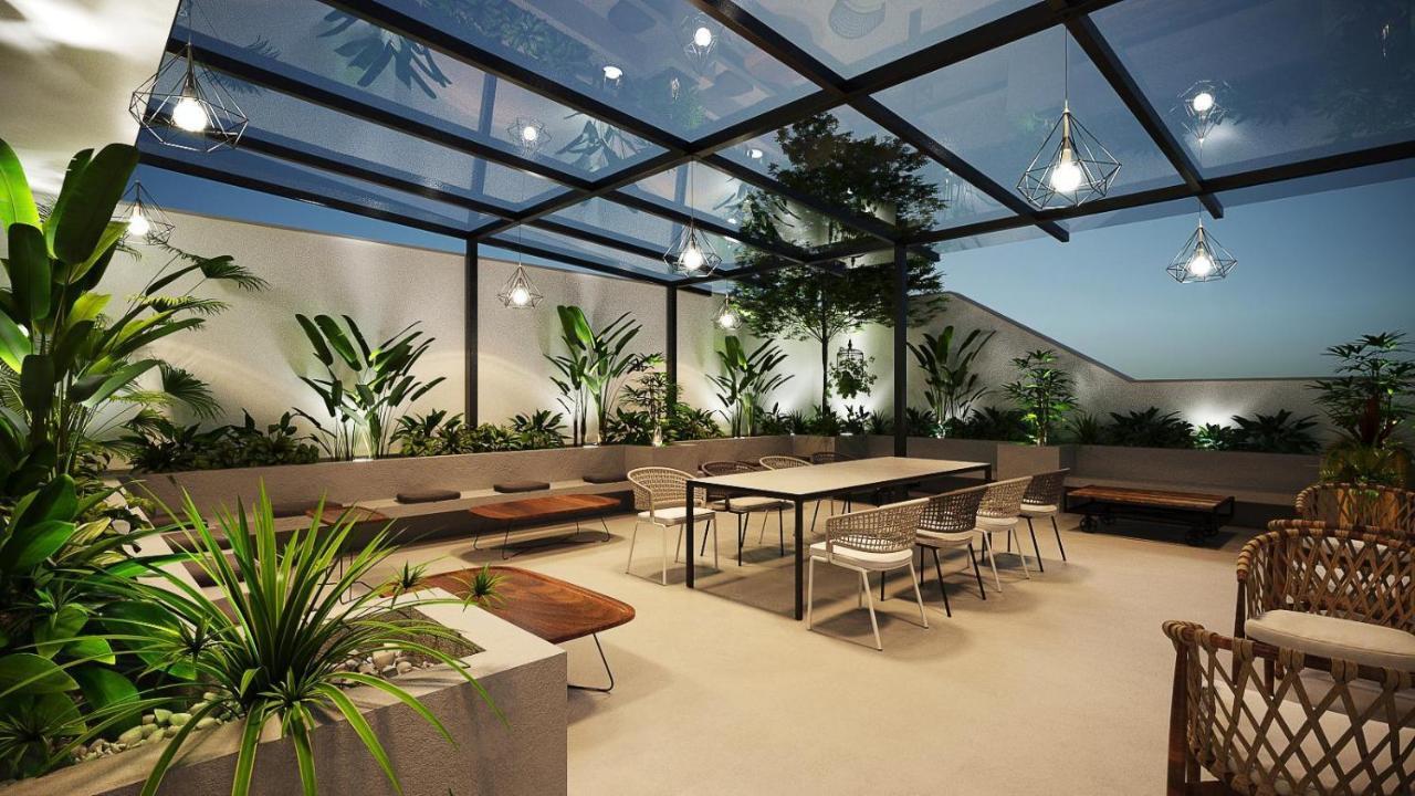 Western Skyline Hotel 4*