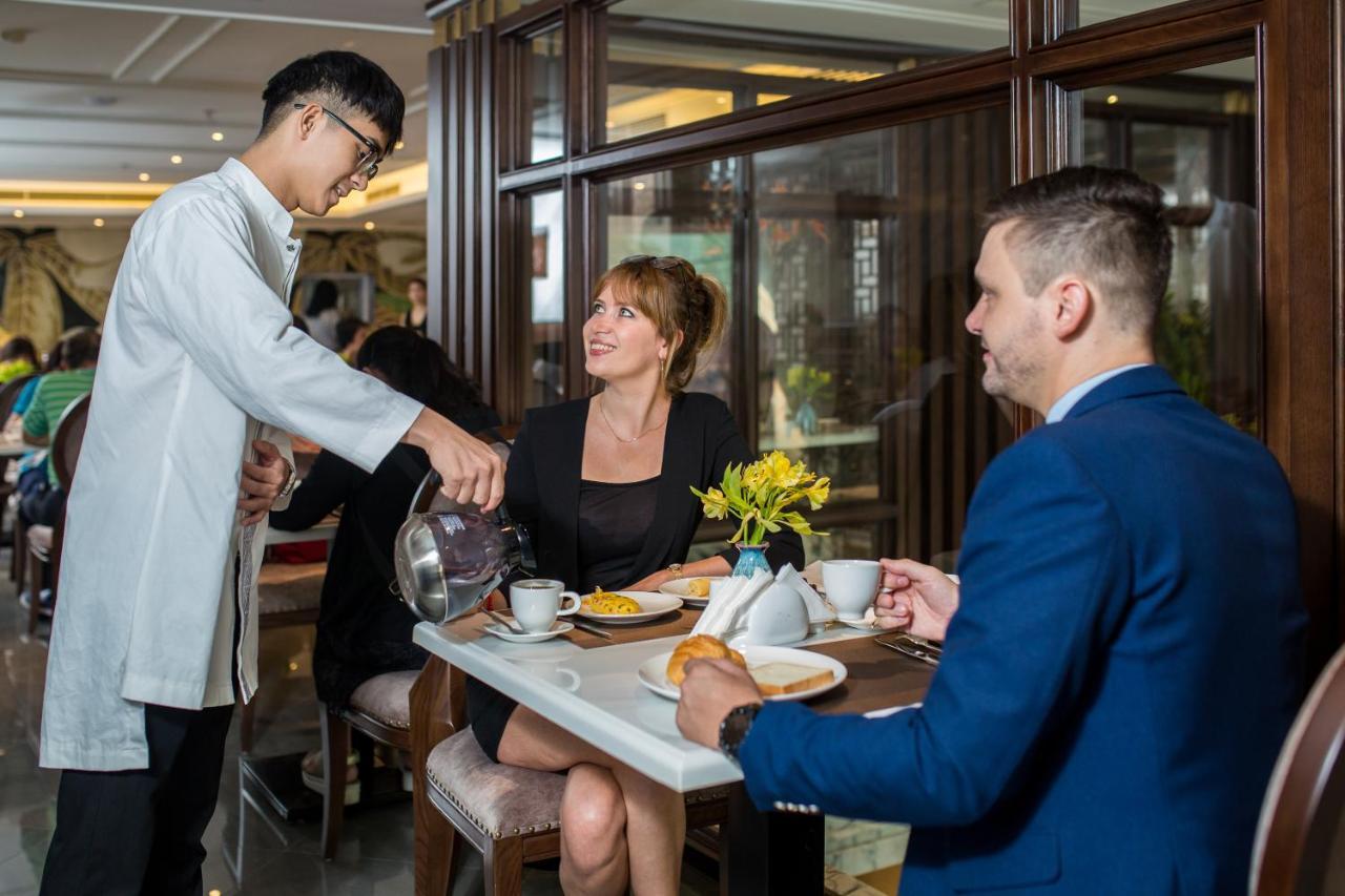 The Q Khách sạn 4*