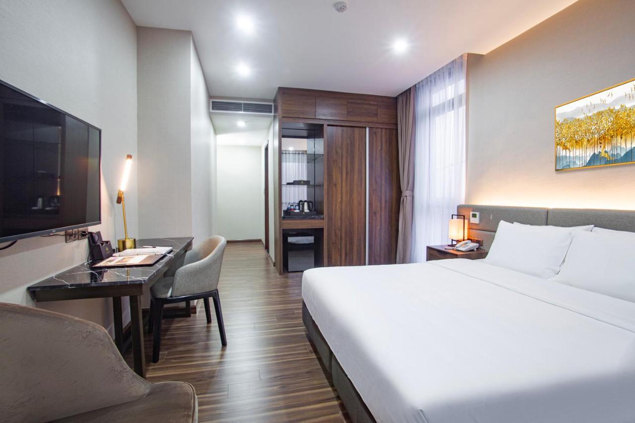 Western Skyline Hotel 4*
