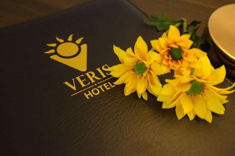 Veris Boutique &