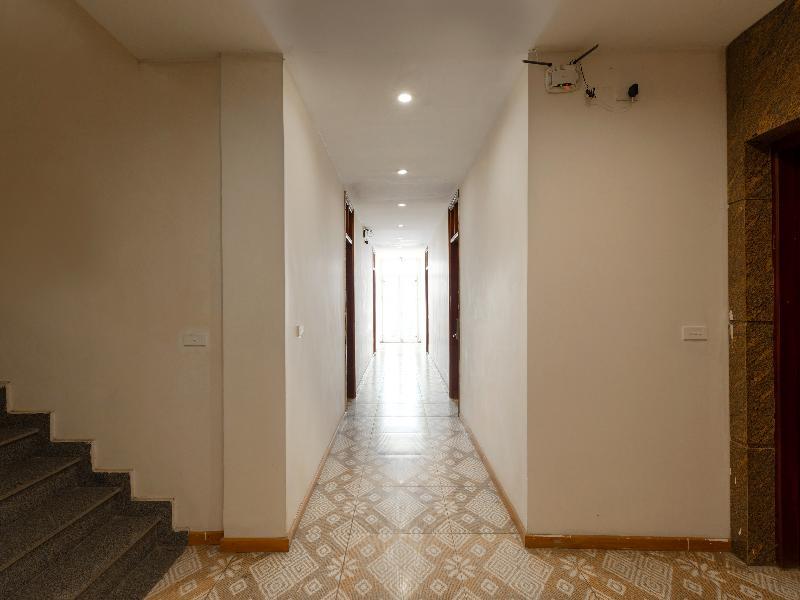 Khách sạn Oyo 472 Lenka Gần Bệnh Viện Nam Thăng Long 2*