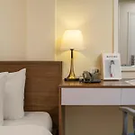 Queen Cafe Hotel & Pub