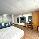Holiday Suites Hotel & Spa