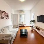 Home4You - Can Ho 1 Ngu Tai Ba Dinh Voi Ban Cong Cuc Chill